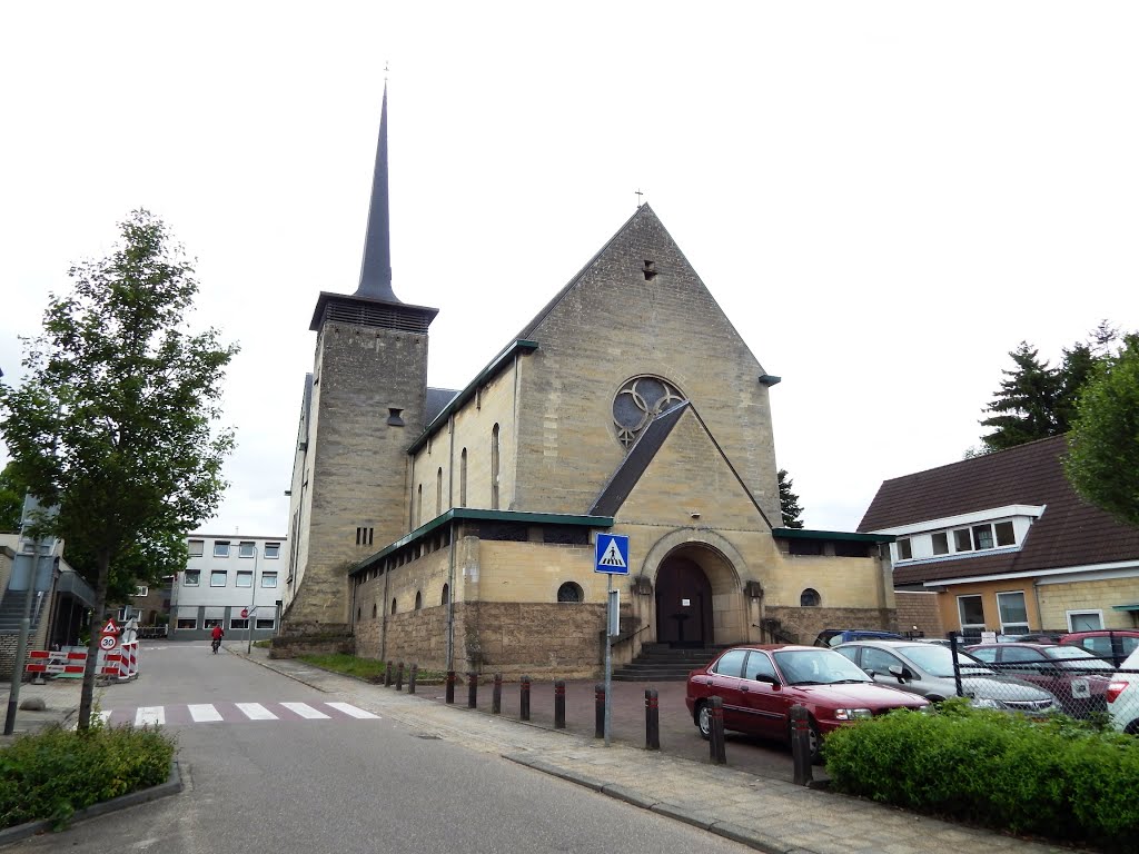 Valkenburg an der Geul / Niederlande: "Sankt Josef". Abgelichtet im Mai 2013. Valkenburg on the Geul / Netherlands: "Saint Joseph". Photographed in May 2013. by © "Earth Views"