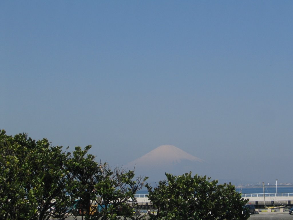 Fuji from Enoshima by leondeolive