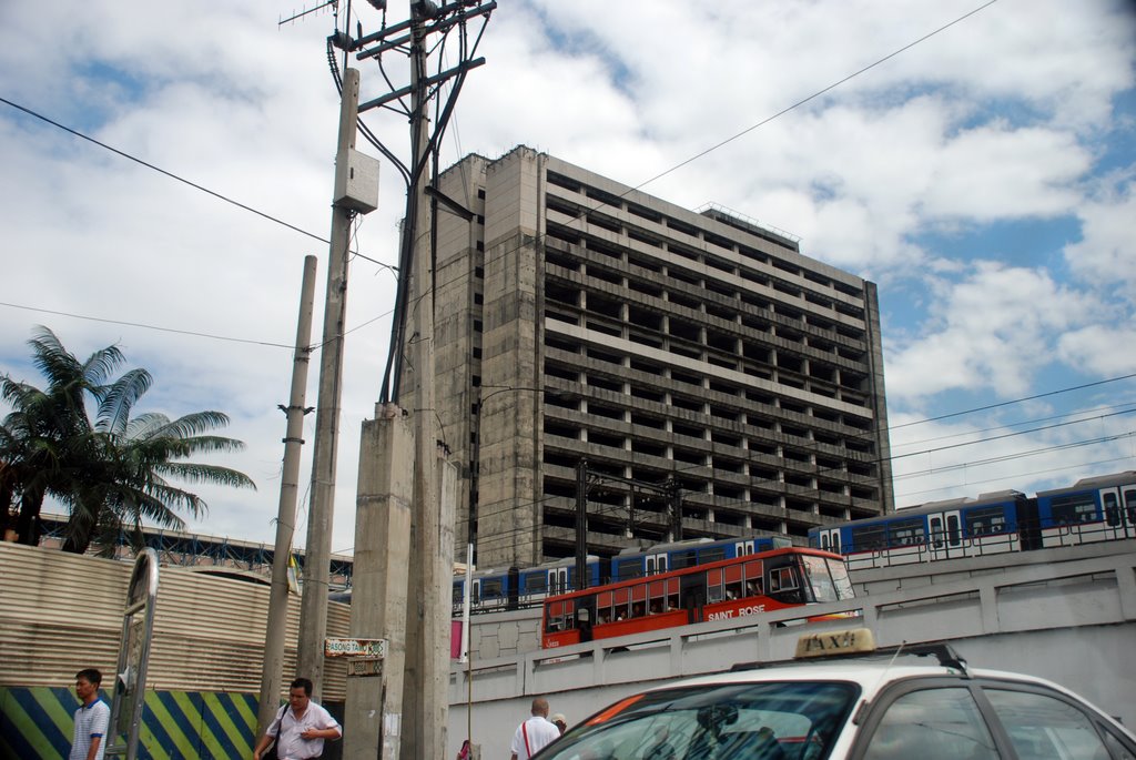 Pasong Tamo corner EDSA (Mantrade MRT station) by Ariel Tuplano