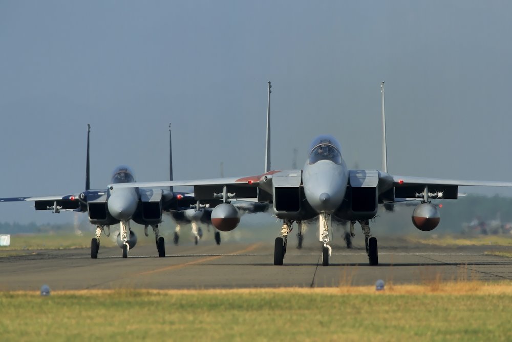 Taxiiig out at Nyutabaru AB, Japan by franknoort