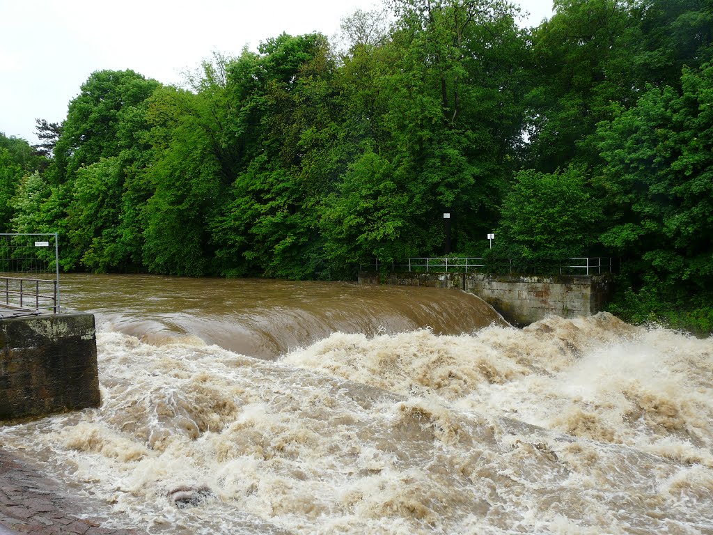 Chemnitz (SN) - Die Chemnitz am 31.05.13 mit Hochwasser am 3 Stufenwehr an der Kauffahrtei by Thomas Eichler