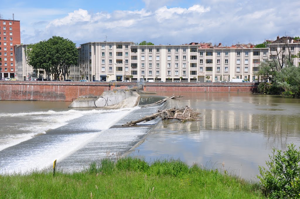 Garonne, Chaussée Saint-Michel; Toulouse, Midi-Pyrénées, France by M.Strīķis