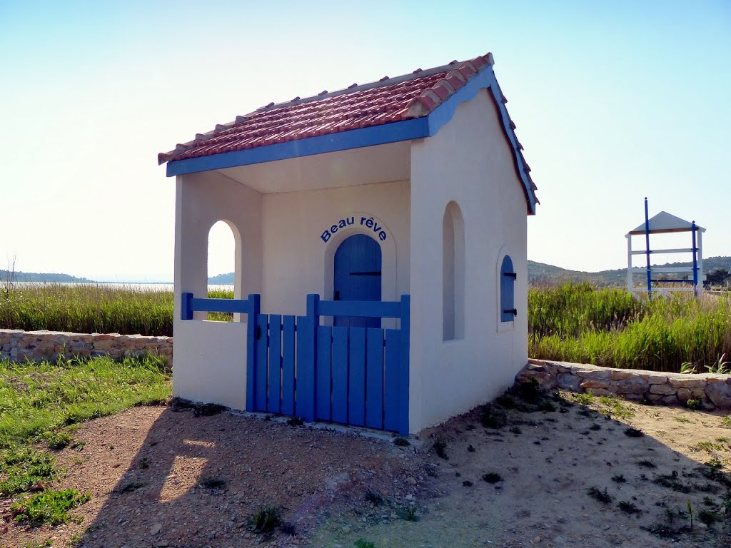 France, le cabanon "Beau Rêve Beautiful Dream", lieu de rendez-vous amoureux à Gruissan by Roger-11