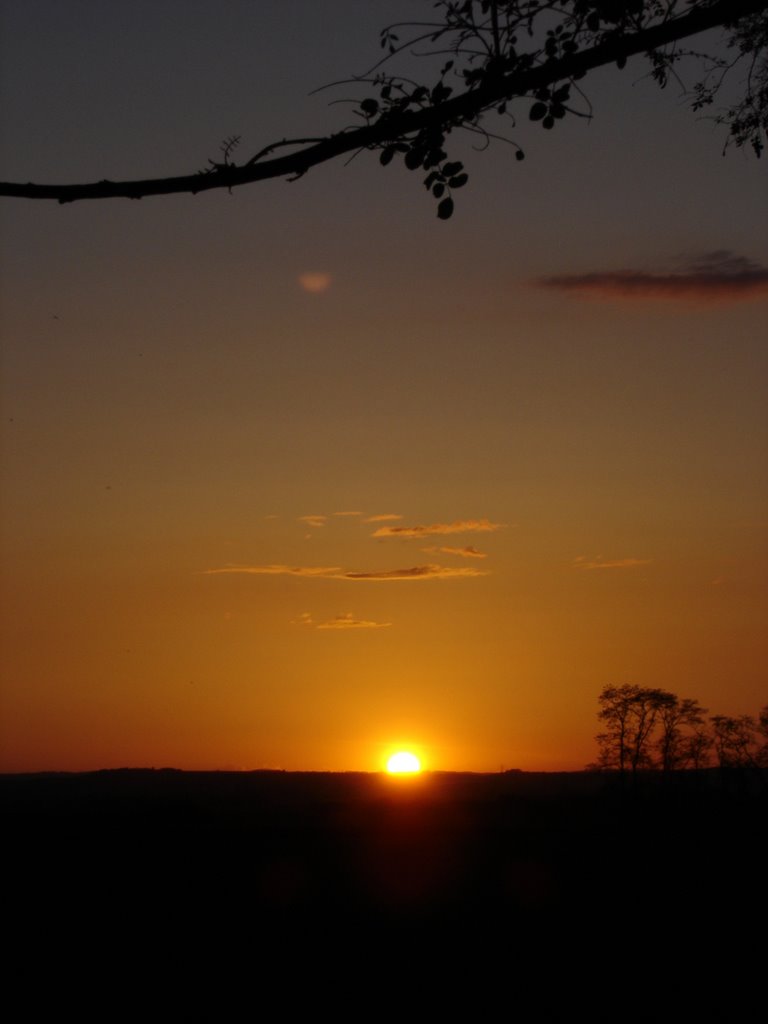 Couché de soleil sur la colline by la_meuh_12