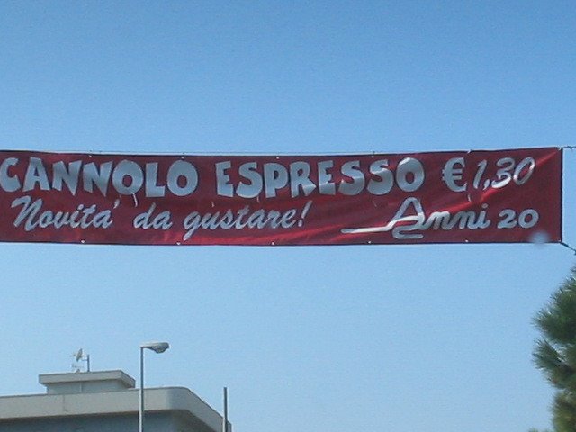 Striscione pubblicitario di una gelateria by zodiac