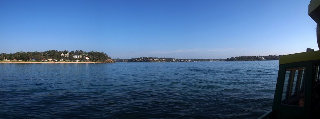 Bundeena Bay by WoollyMittens