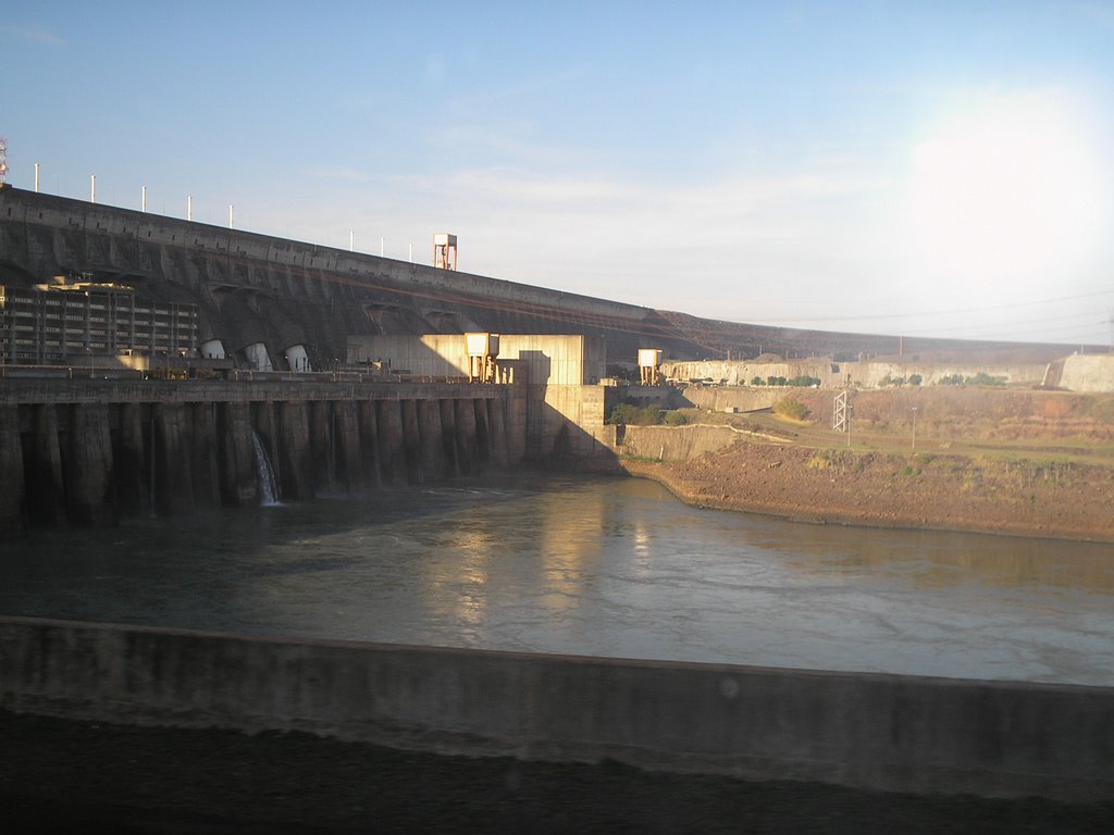 Barragem da Itaipu Binacional by Mauro Edson Swarofsk…