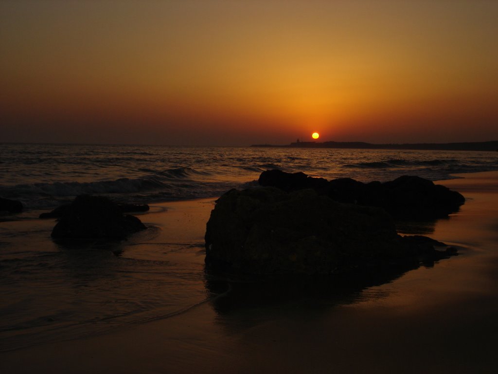 ATARDECER EN EL ROQUEO by JOSE LOJO