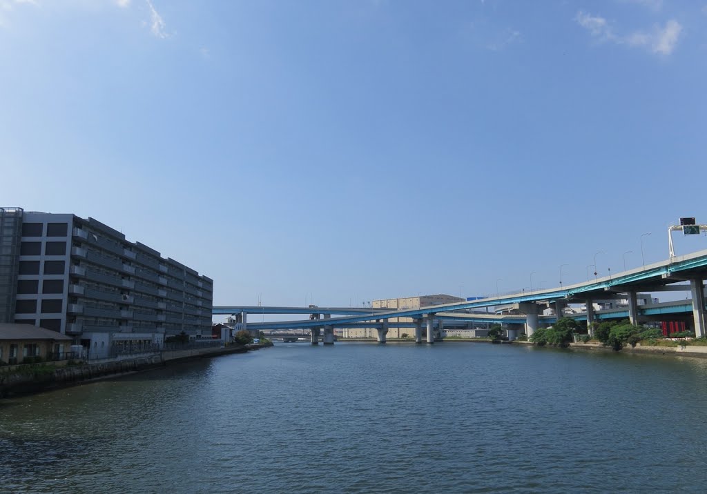 恵比須橋から見た御笠川 Mikasa River, A view from Ebisu Bridge by titanium22