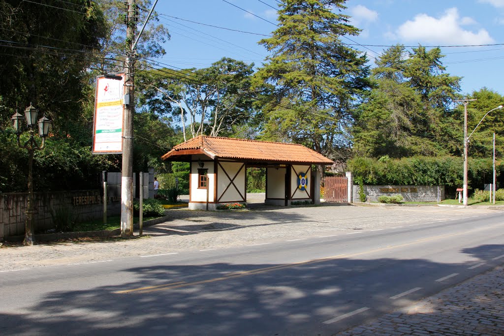 Entrada do Golf Clube by Agustin Gonzalez