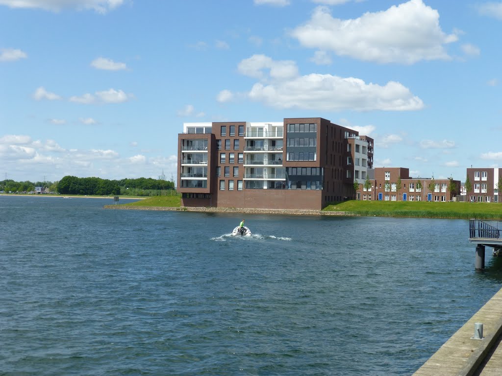 Wohnhäuser an de Heeswijkse Plas by Charly-G