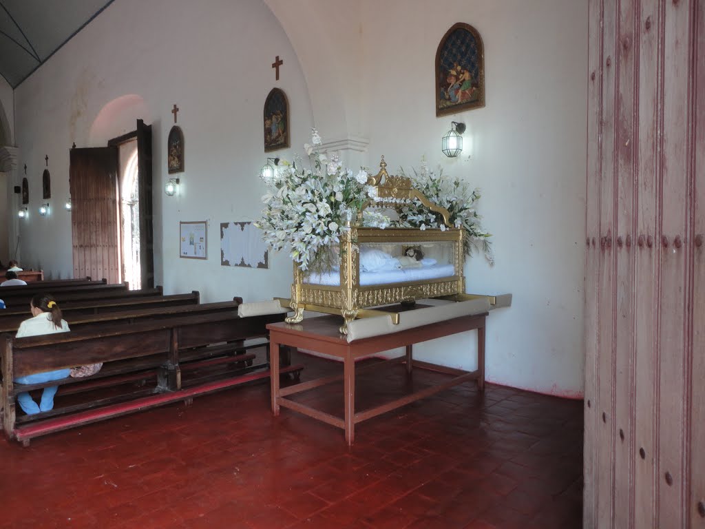 Iglesia de San Antonio de Padua de Clarines by Armenia Cisneros