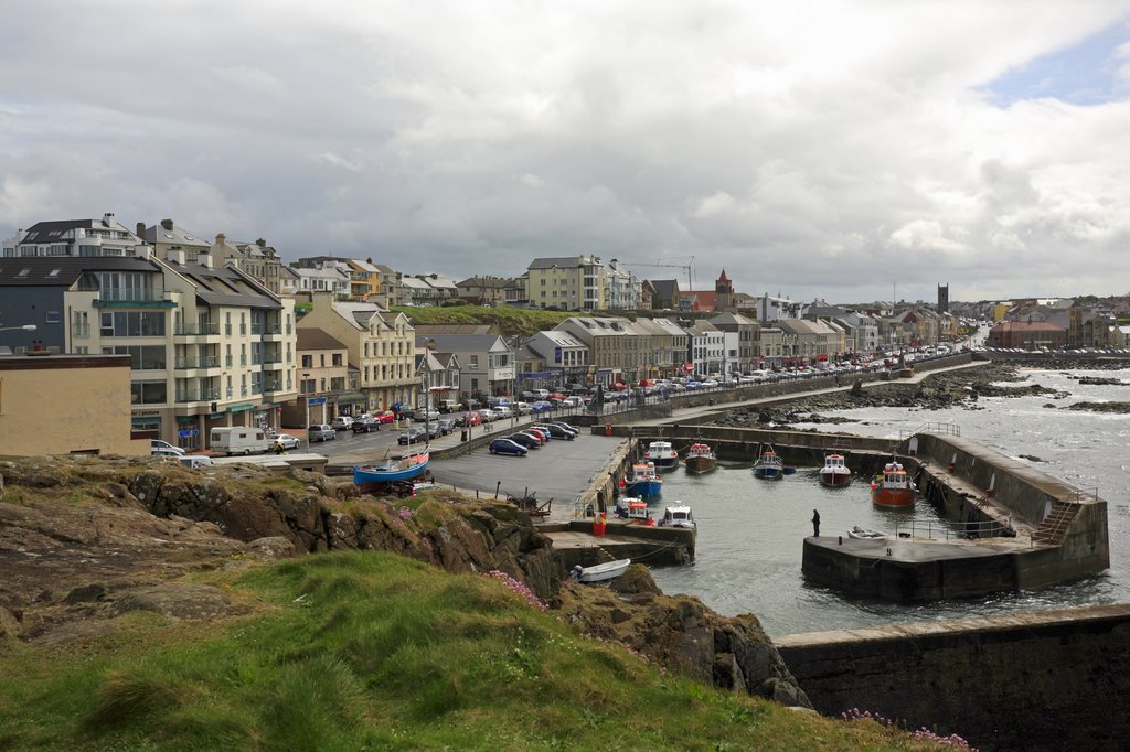 Portstewart, from Harbour Hill by andyblann