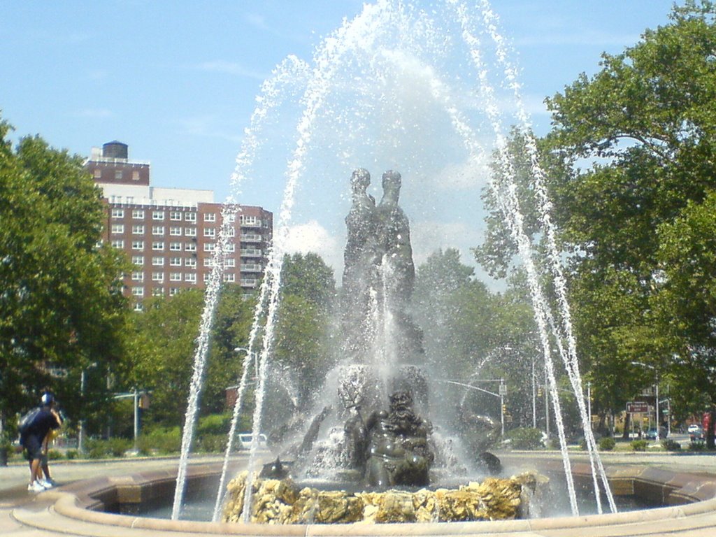 Grand Army Plaza Fountain by poriz