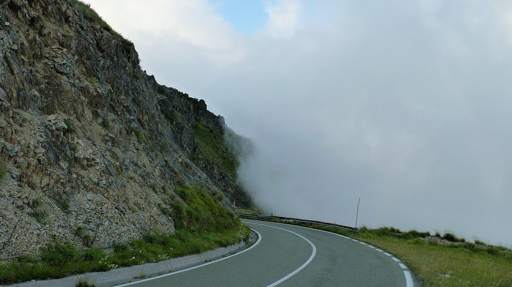 SP73 del Faiallo (appennino ligure) by Piero Crosia