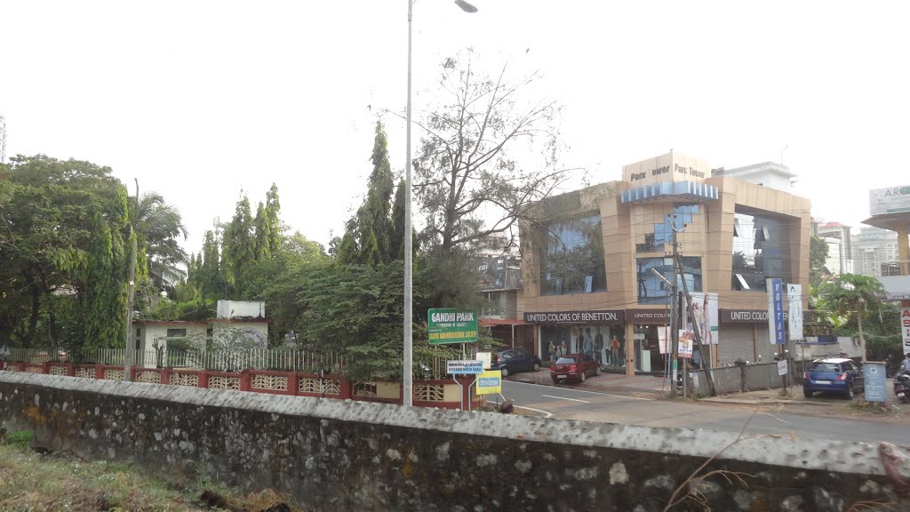 Park Tower at Gandhi Park കോഴിക്കോട്கோழிக்கோடு- కొలిక్కోడు- ಕ್ಯಲಿಕಟ್- कोष़िक्कोडु-কোলিক্কোডু- કૉળિક્કૉડુ- ਕੋਲਿਕ੍ਕੋਦੁ- କୋଲିକ୍କୋଡୁ- කොලීකොදු Kozhikkodu - Καλικούτ- 卡利卡特- كاليكوت - כאליכאט - カリカット- 캘리컷 - คาลิคัต- Каликуте- Calecute - 3592 by dhanasekarangm