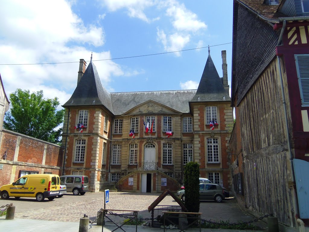 Hôtel de ville de Pont l'Evêque by Bernard DUPONT