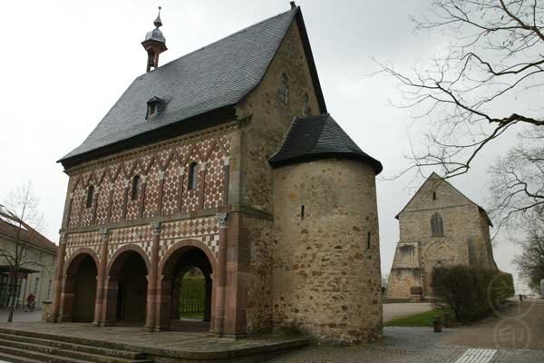 羅爾施修道院門廳(Klosters Lorsch-Torhalle)和巴西里卡中艙殘墻(Kirchenrest)，羅爾施(Lorsch)，西元貳零零捌年 by 許's德國古建筑相冊