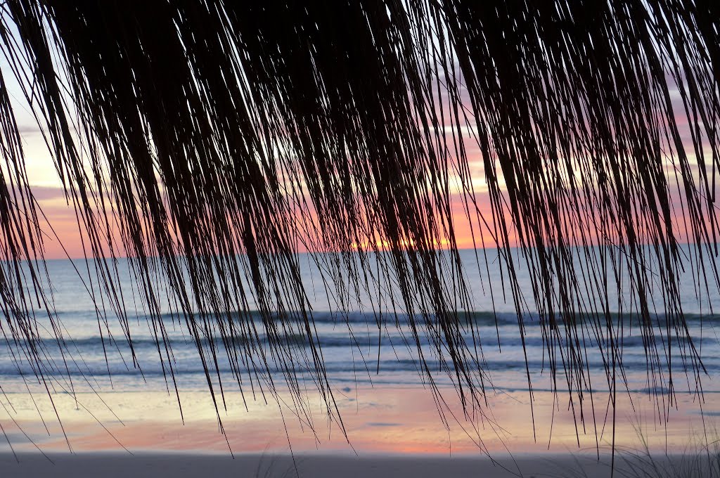 Amanhecer em Punta del Diablo by Monalize