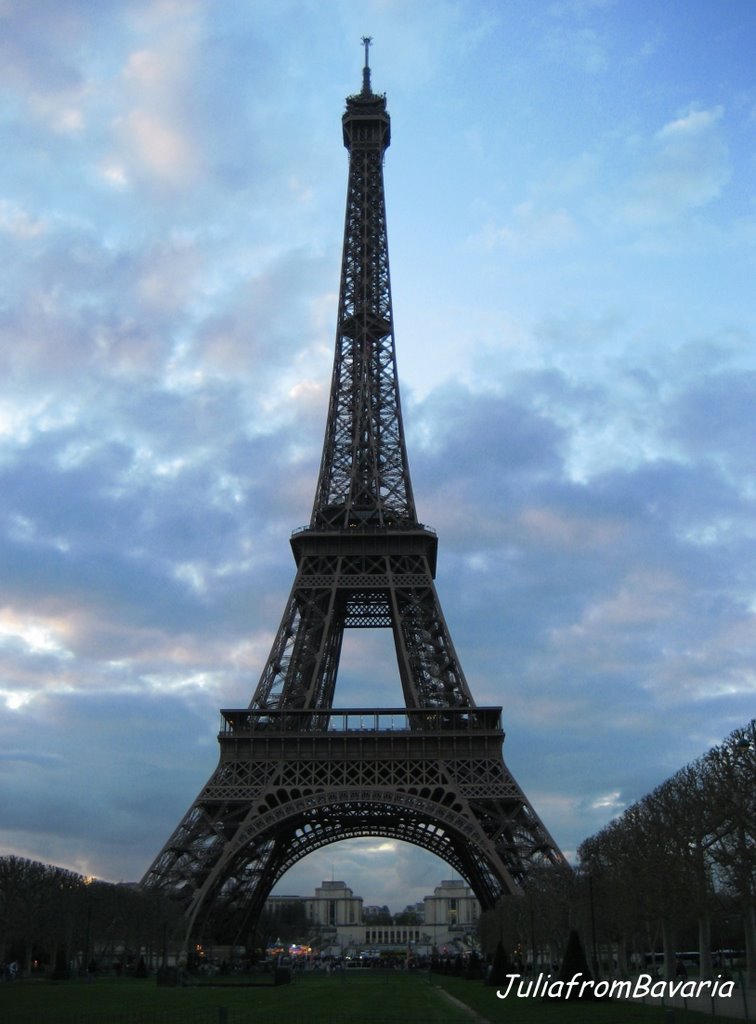 La Tour Eiffel by JuliafromBavaria