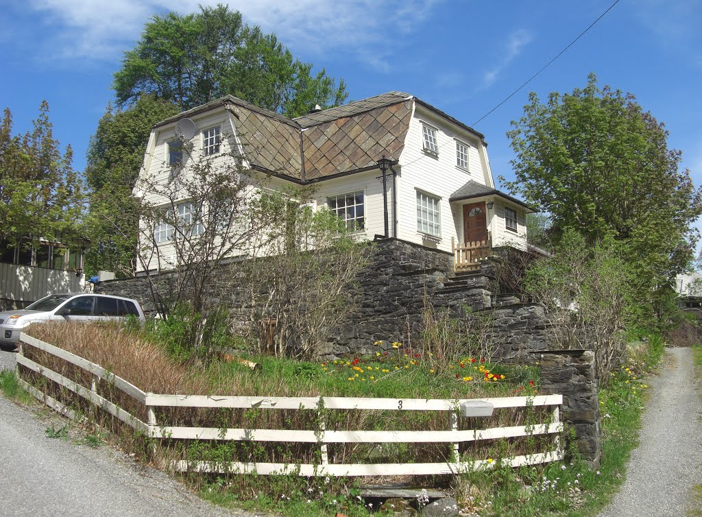 Fru Sunde sitt hus, a beautiful house, sunny may 2013 by Mona Lygre