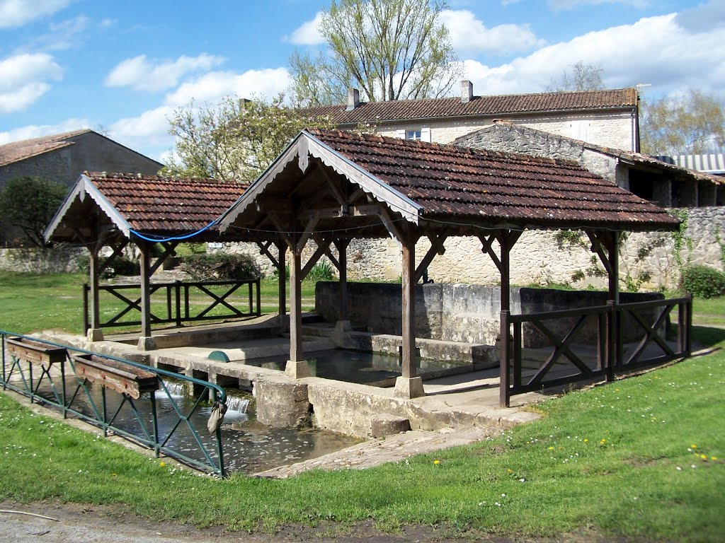 Saint-Pierre-de-Bat Lavoir by hpjps