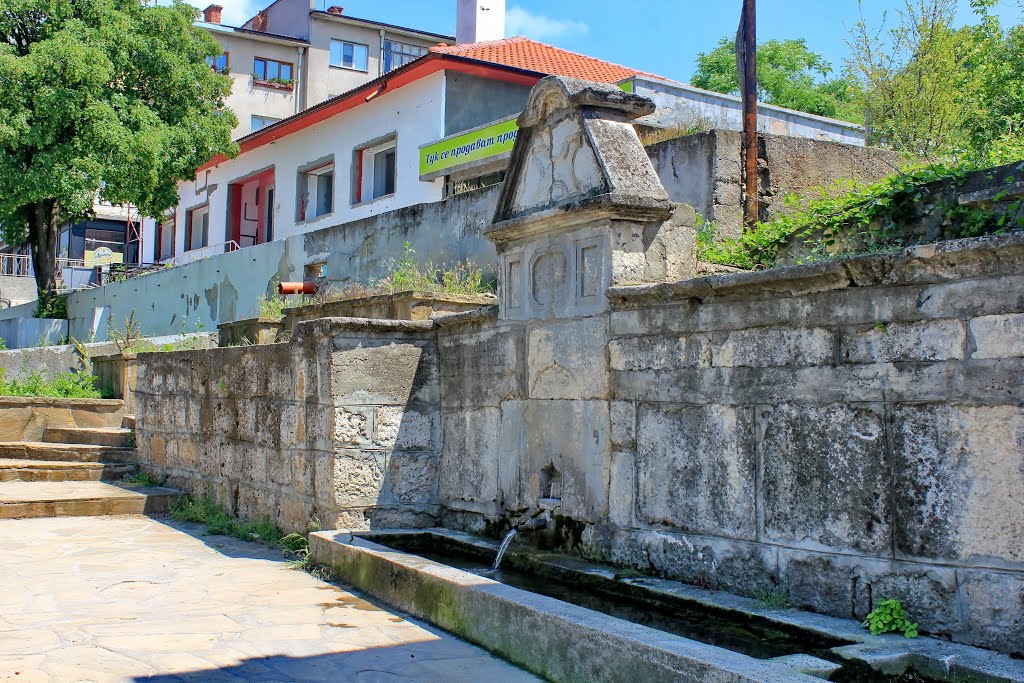 Old fountain in Tutrakan. Старата чешма до джамията в Тутракан by aticank