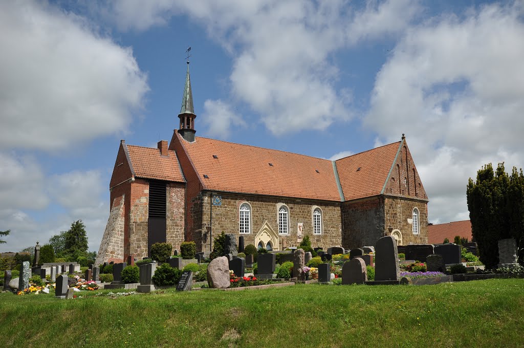 St.-Matthäus-Kirche in Rodenkirchen by erdkugel