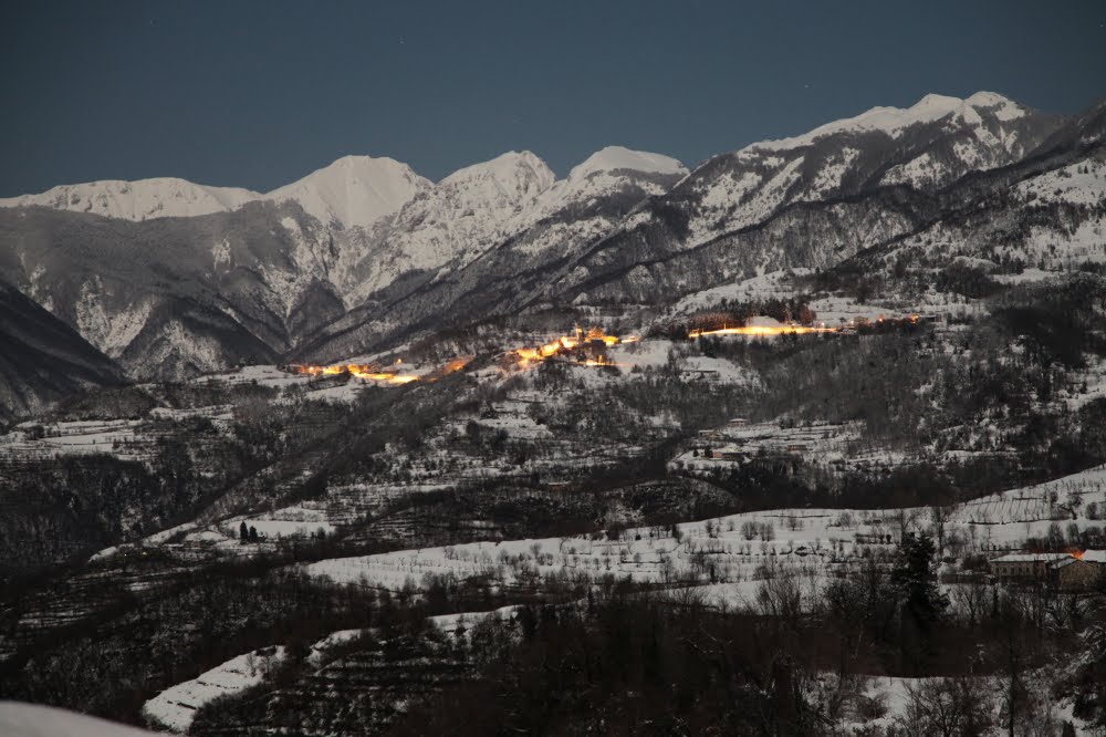 Catena delle tre croci sotto le luci della luna by Fabio Monchelato