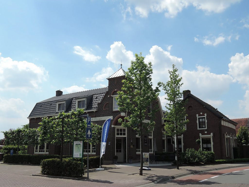 NL - Ottersum - Sint Janstraat / Raadhuisplein by Danny Danckaert