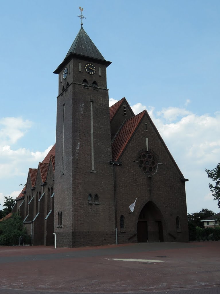 NL - Vianen - Franssenstraat (Heilige Antonius van Padua kerk) by Danny Danckaert