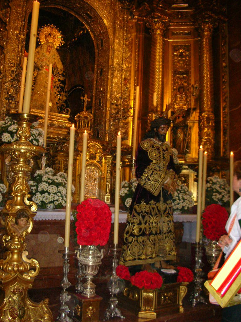 Dentro de la Iglesia de la Macarena, Sevilla by P&Y