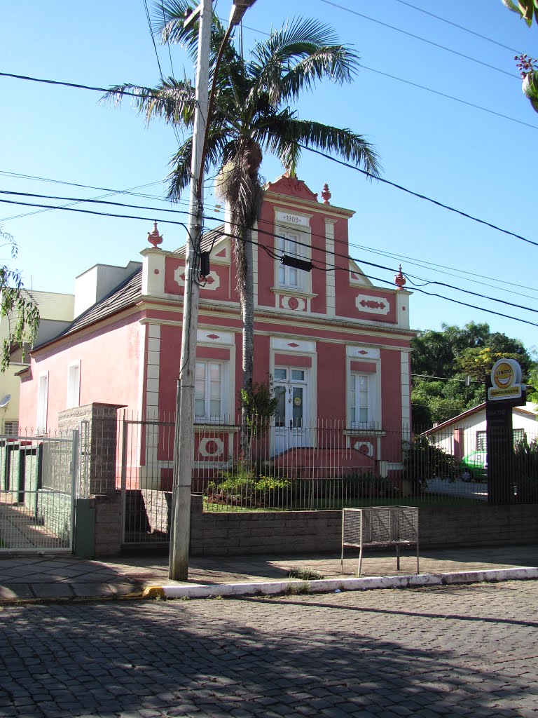 Prédio antigo em Dois Irmãos by Paulo RS Menezes