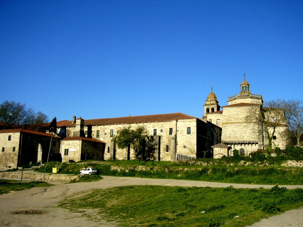 : Parte trasera del Monasterio de Celanova by Lazariparcero