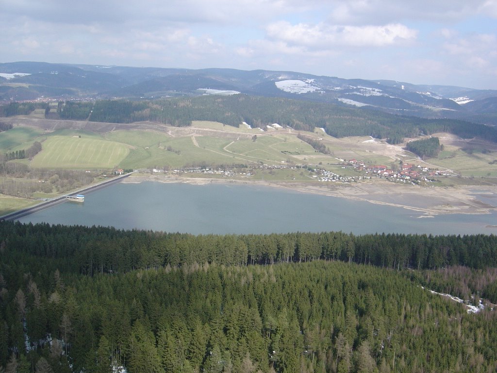 Blick Richtung Stausee, aufgenommen aus einem Gyrocopter (www.gyrocopter-stuttgart.de) by Pascal Bouygues