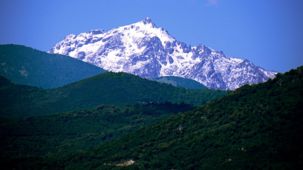 Monte d'Oro 2389 m vu du phare d'Alistro à environ 40Km by ddtiny