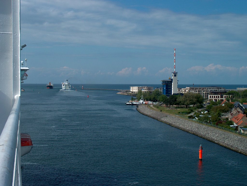 Hafenausfahrt by Joachim Beetz