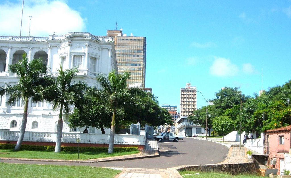 Costado del Palacio de Gobierno, calle Ayolas by lina kraemer