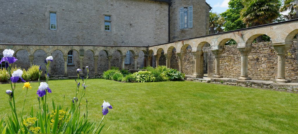 Abbaye de Daoulas - Cloister by BritPlom