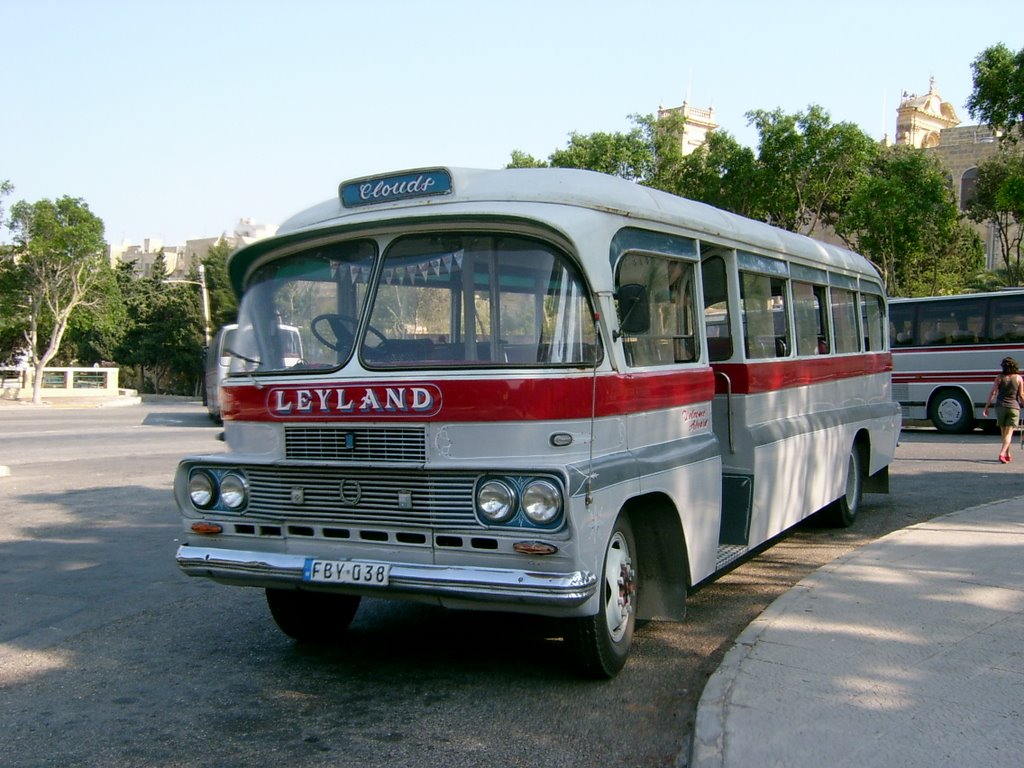 Gozo bus by boneless