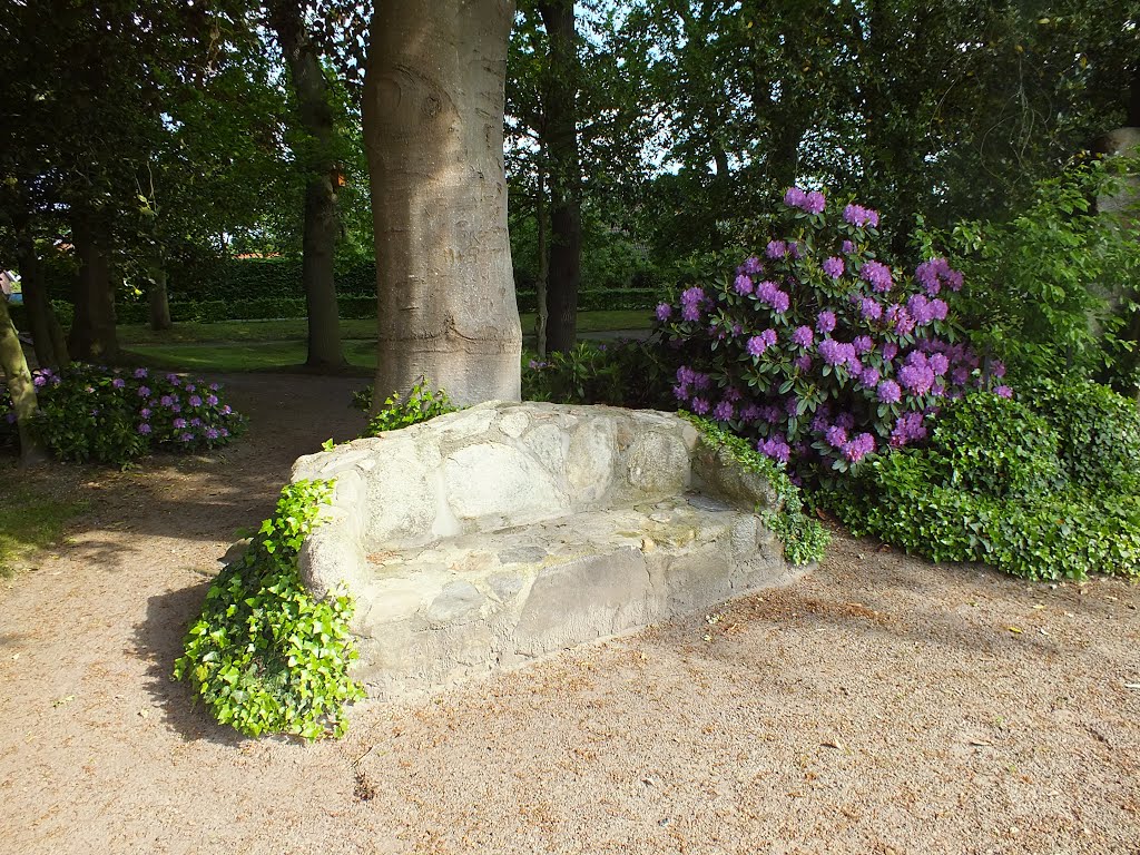 Sitzbank im Friedensgarten in Horsten by Klinky