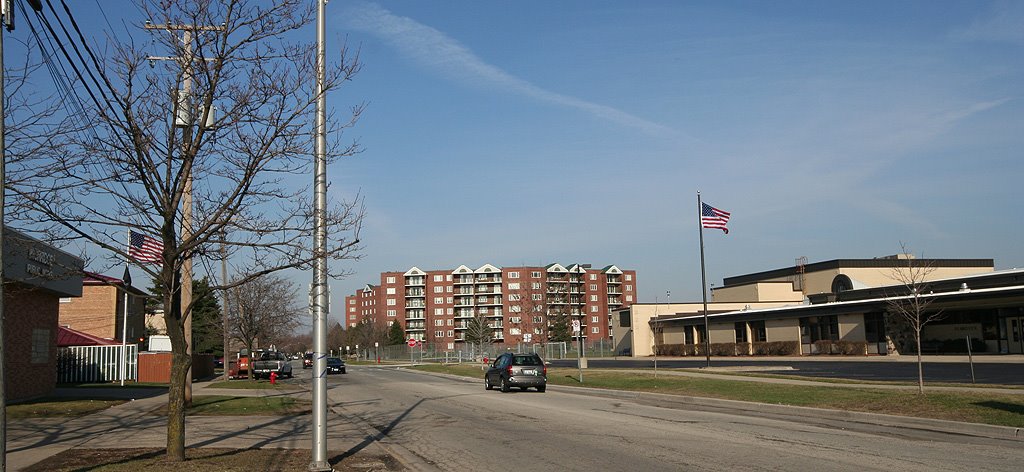 Apartments building in W Foster Ave. by Alexander Perez Pedrayes