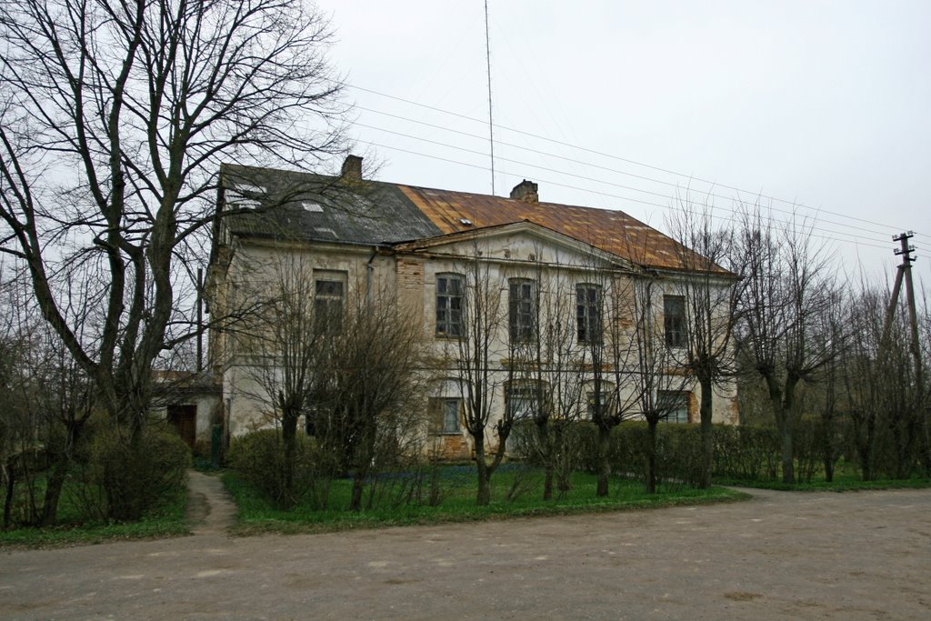 Jaunsvirlauka manor house by ainars brūvelis