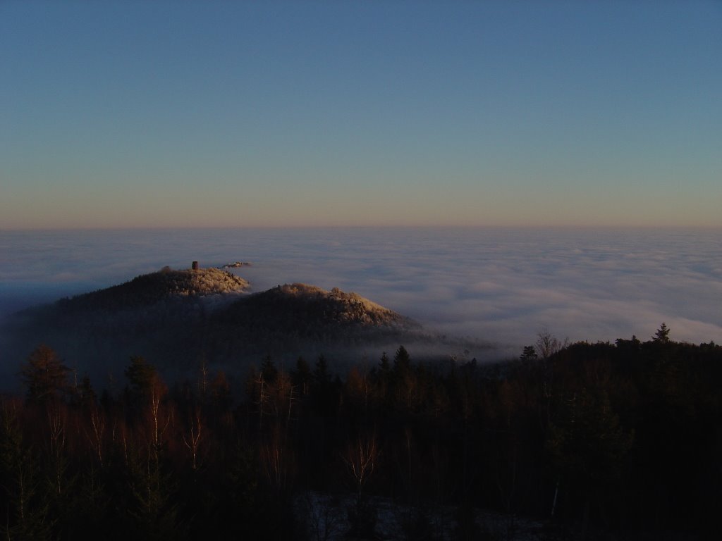 Mer de nuages - 21/12/07 - Tour du Brotsch - Vue sur le Haut-Barr et Saverne by MATTER Grégory