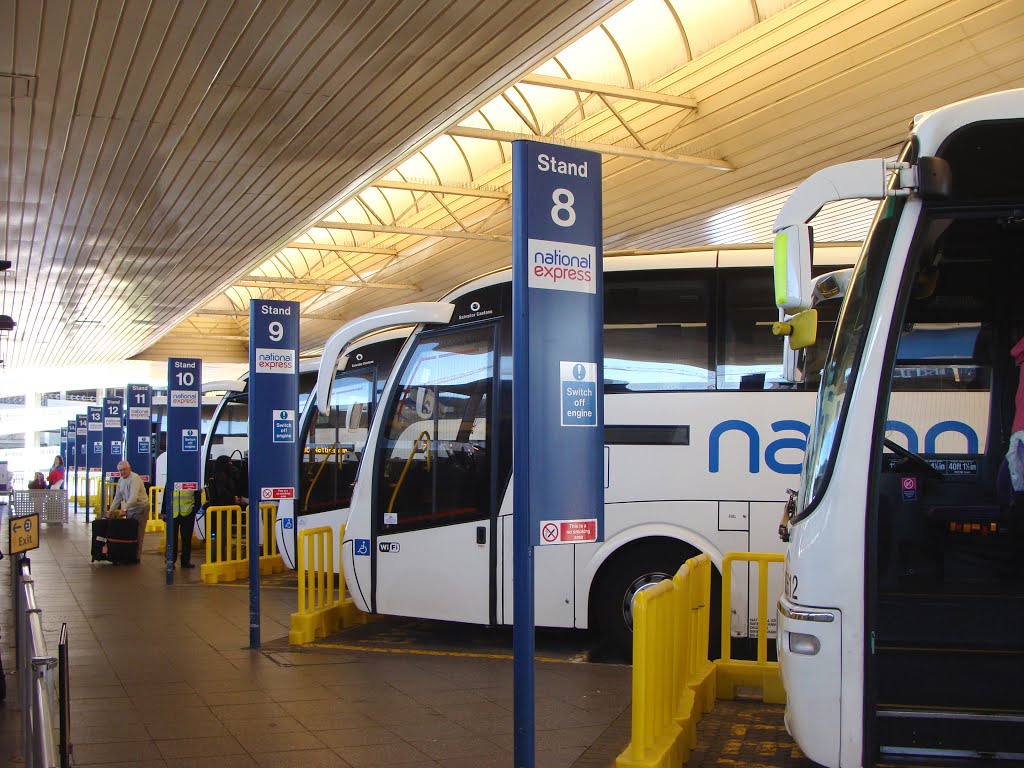 Heathrow central Bus station by Cristina Sáenz de Miera