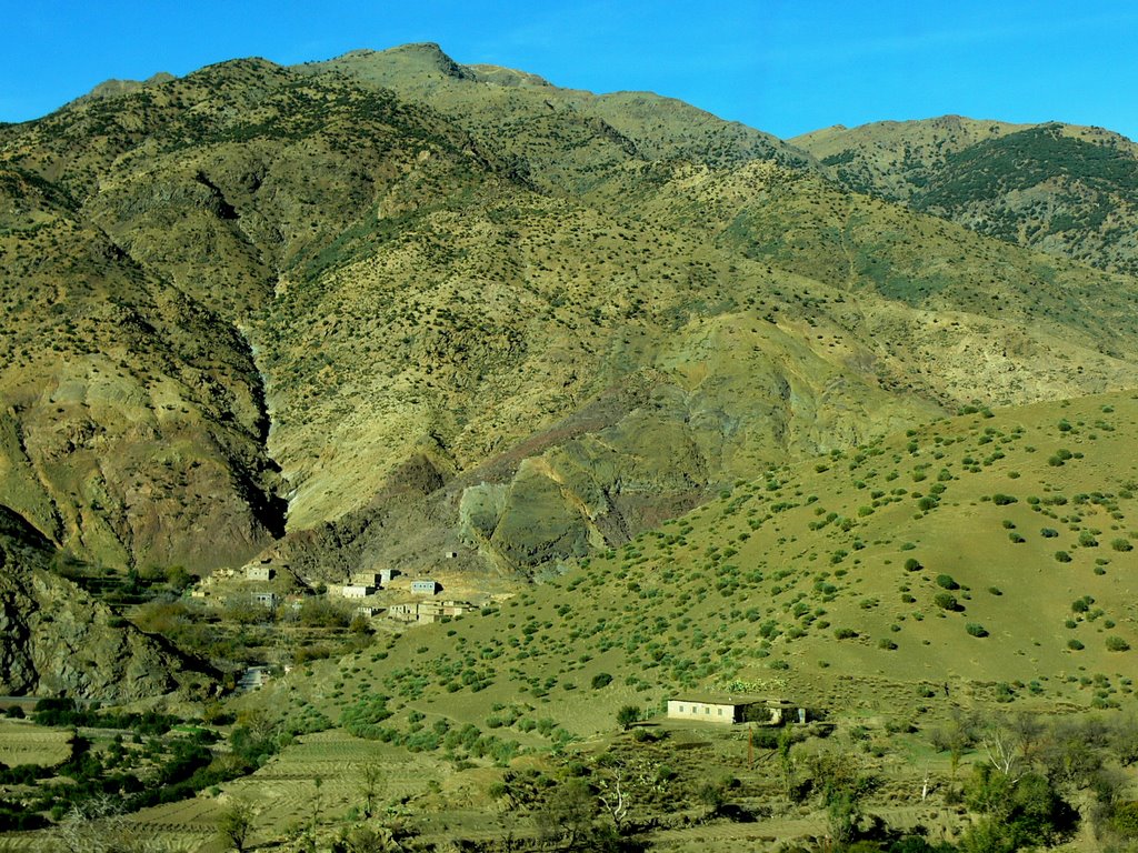 MARRUECOS-Trayecto desde Marrakech a Boumalne Dadés. Aldea bereber. Alto Atlas. by Carlos Sieiro del Nido