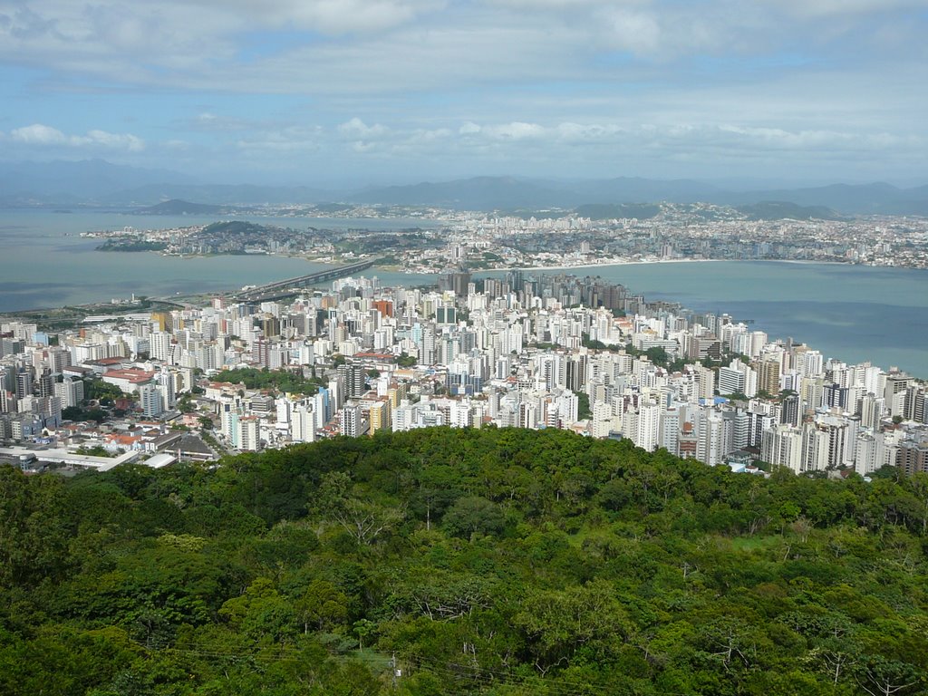 Centro de Florianópolis visto do Morro da Cruz, 13/01/08 by Fábyo Luiz Pereira