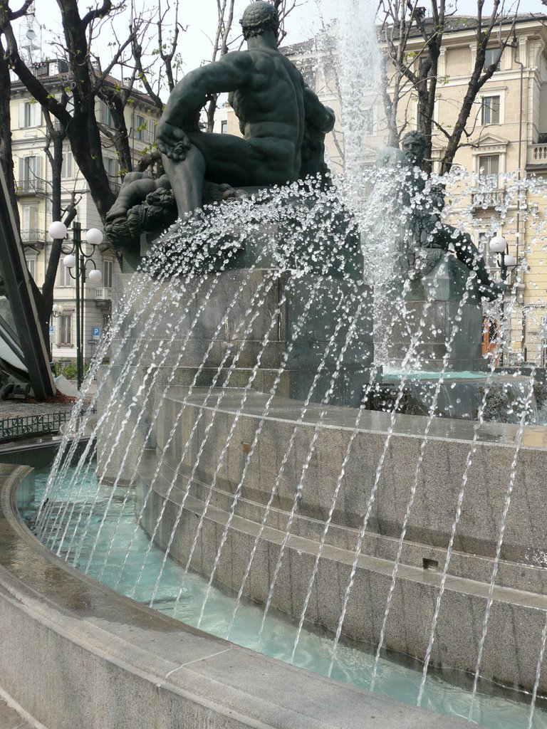 Torino, piazza Solferino, fontana Angelica by Aldo Ferretto