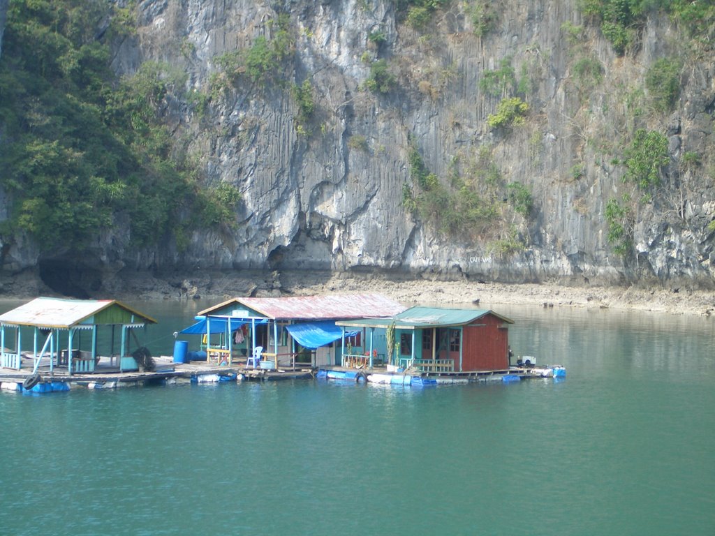 VIENTAM - Halong Bay - Floating village by BANFAR