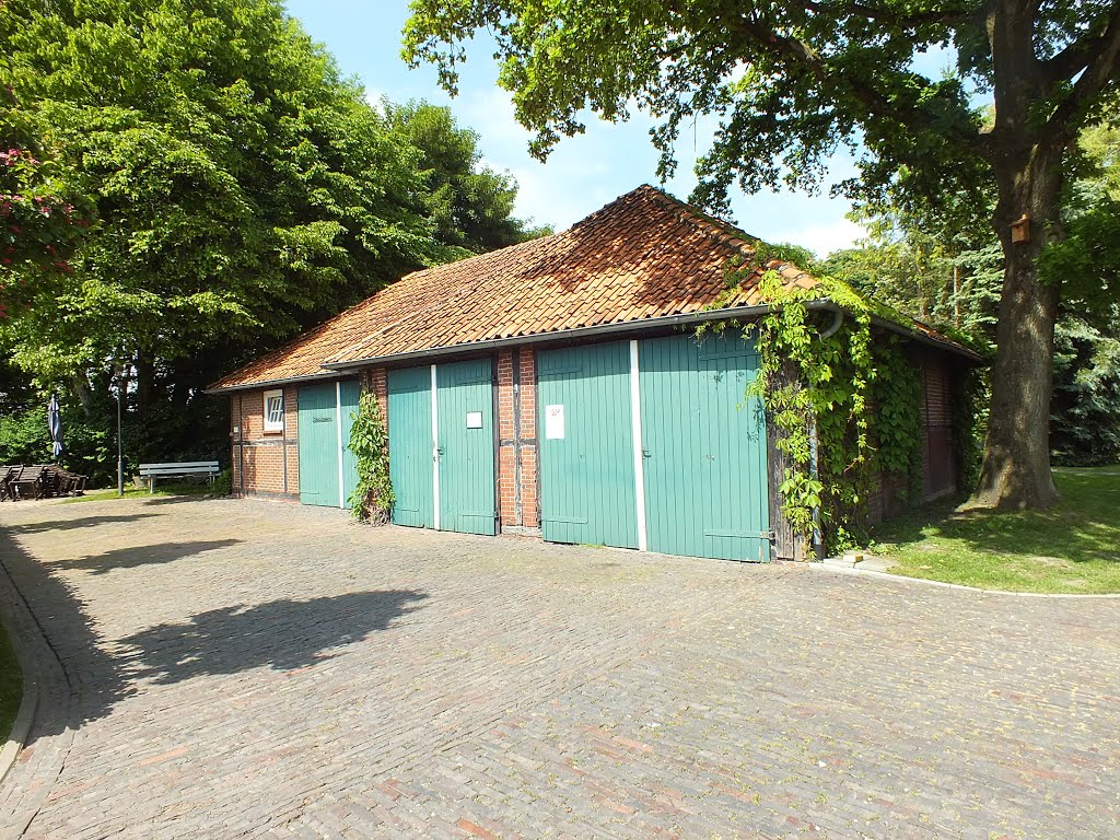 Nebenbebäude ( Schlosskammer) am Alt-Marienturm in Marienhausen (Sande) by Klinky